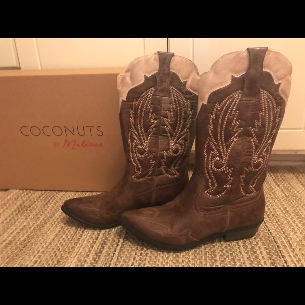 Coconuts Boots - Picture 3 of 5